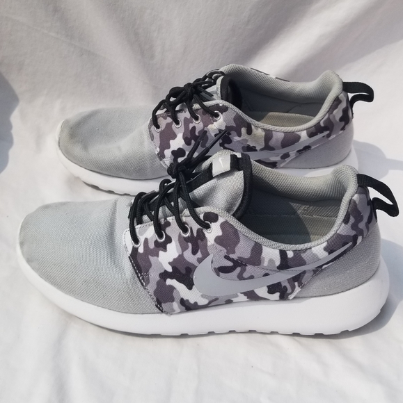 nike roshe one se camo